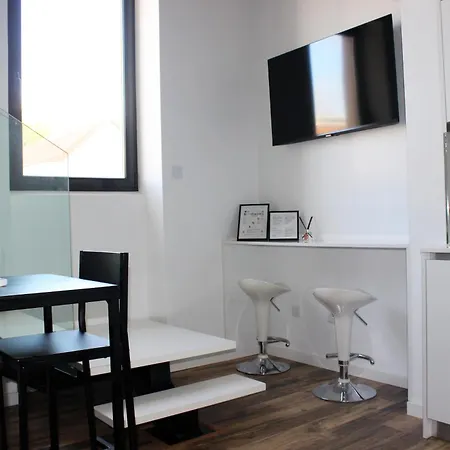 מלון דירות Loft Prestige - Centro לייריה